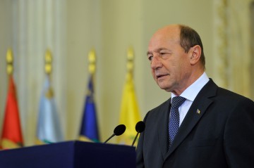 Băsescu a primit în 2014 cadouri în valoare de aproape 2.000 de euro, dar fostul preşedinte nu a păstrat nici unul
